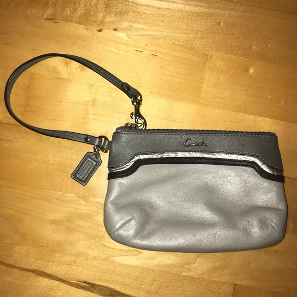 Coach wristlet - Picture 2 of 4